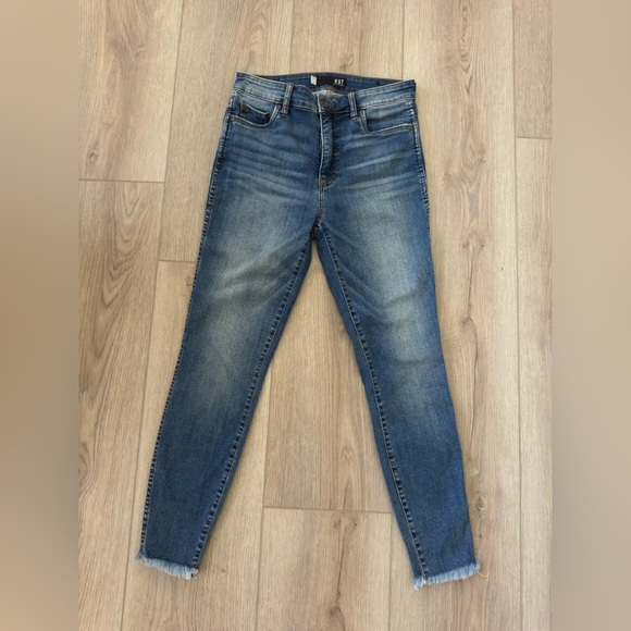 Kut from the Kloth Women's Classic Blue Skinny Jeans 👖 - Picture 4 of 11